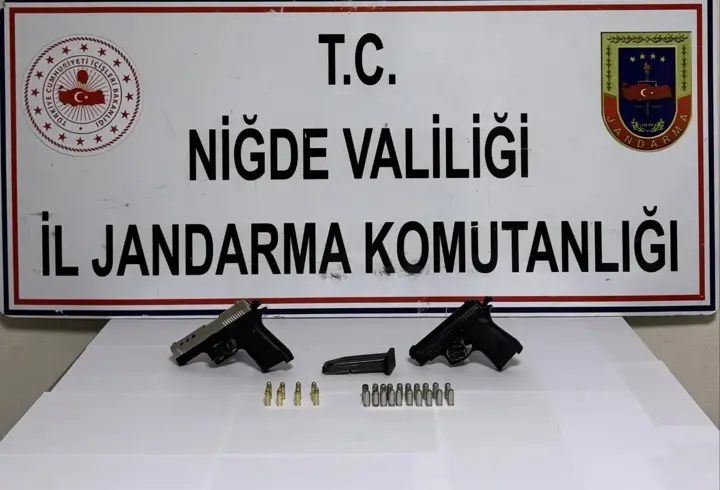 Jandarmadan ruhsatsız silah ve uyuşturucu operasyonu: 3 gözaltı