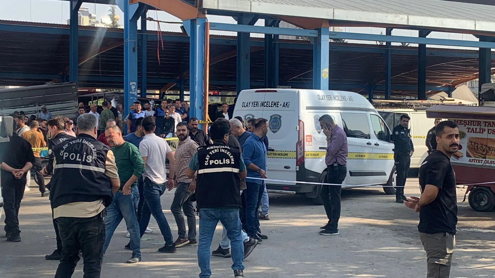 Adana'da semt pazarını kan gölüne çevirdiler: 2 ölü, 5 yaralı var