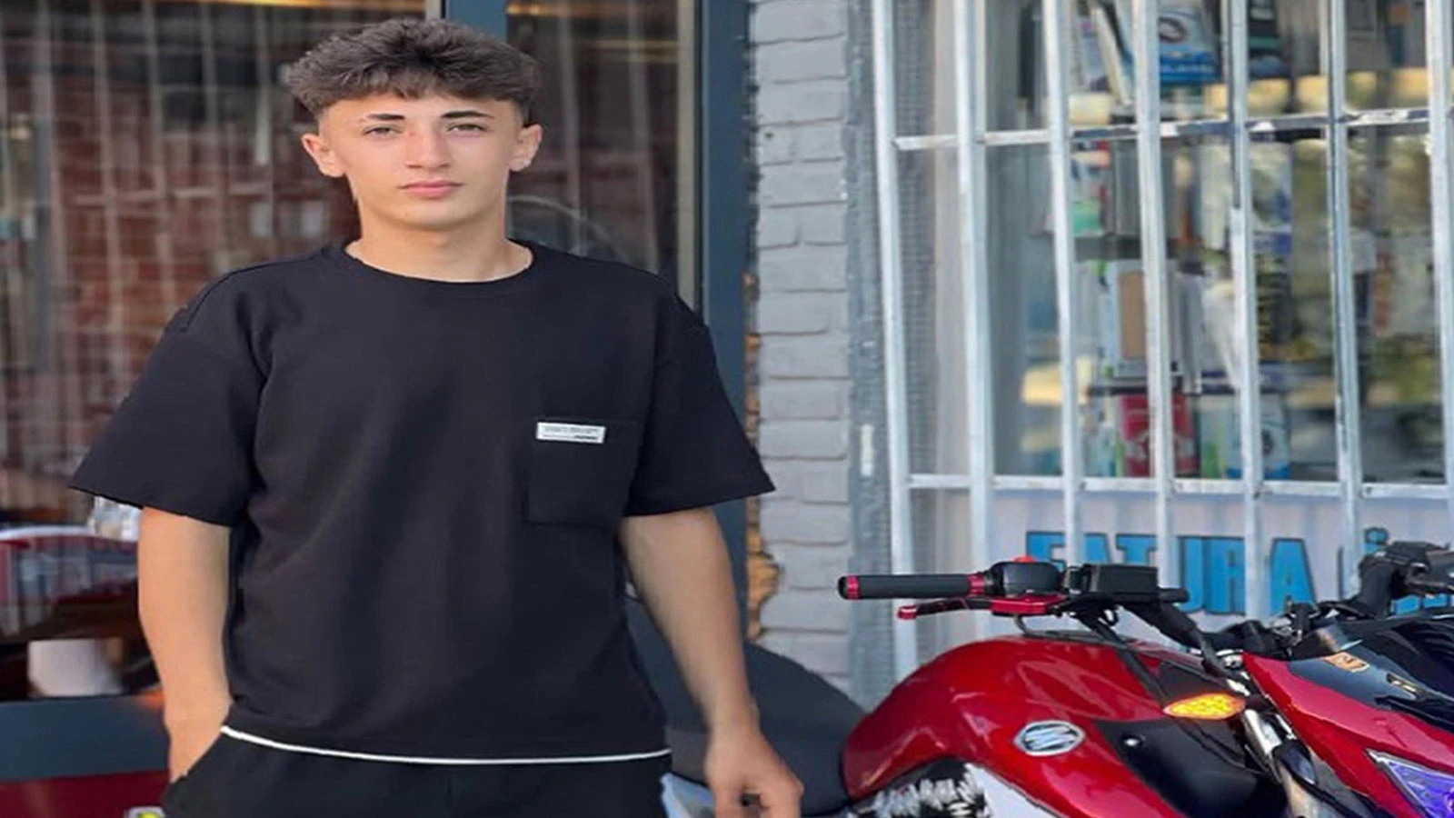 Minibüsle çarpışan motosikletin 17 yaşındaki sürücüsü öldü