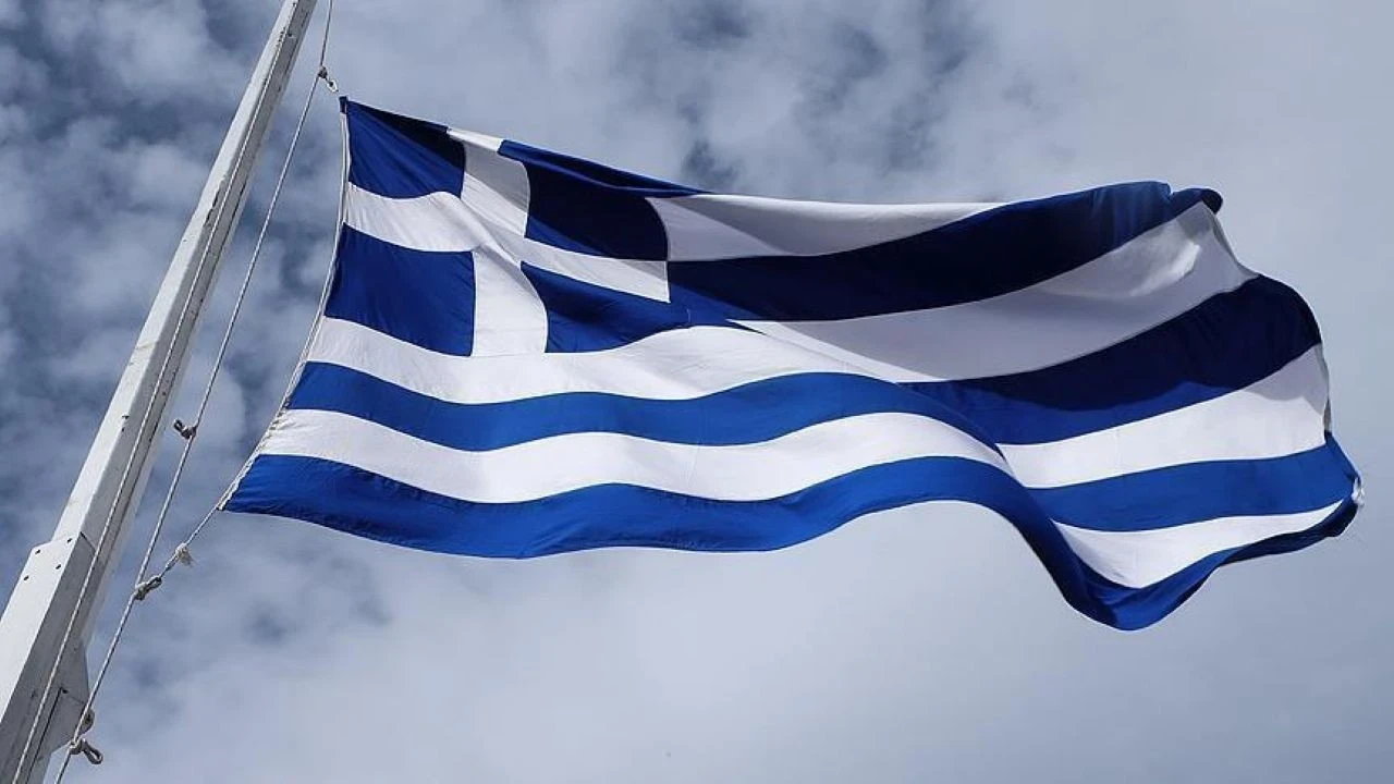 Fitch, Yunanistan’ın kredi notunu BBB’ye yükseltti