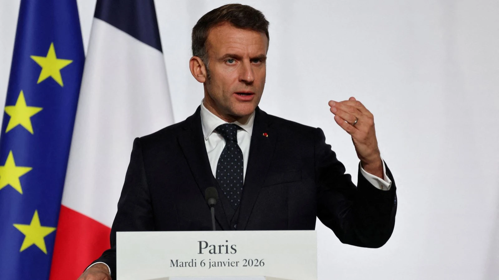 Macron Grönland'da Fransız konsolosluğu açılması için talimat verdi