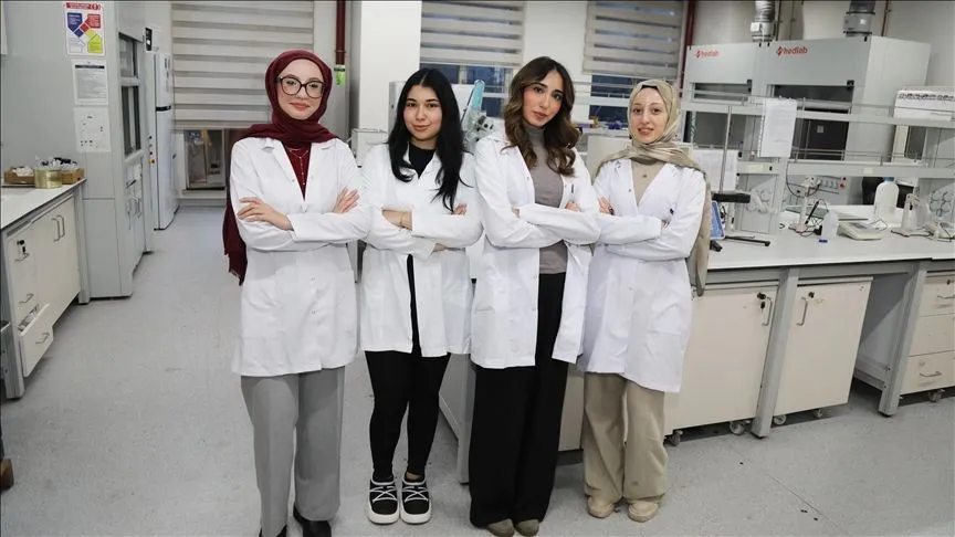 Bursa'da üniversite öğrencileri nişasta atıklarından ambalaj filmi üretti
