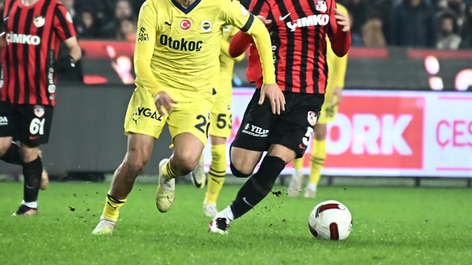 Fenerbahçe, Gaziantep FK'ya konuk oluyor