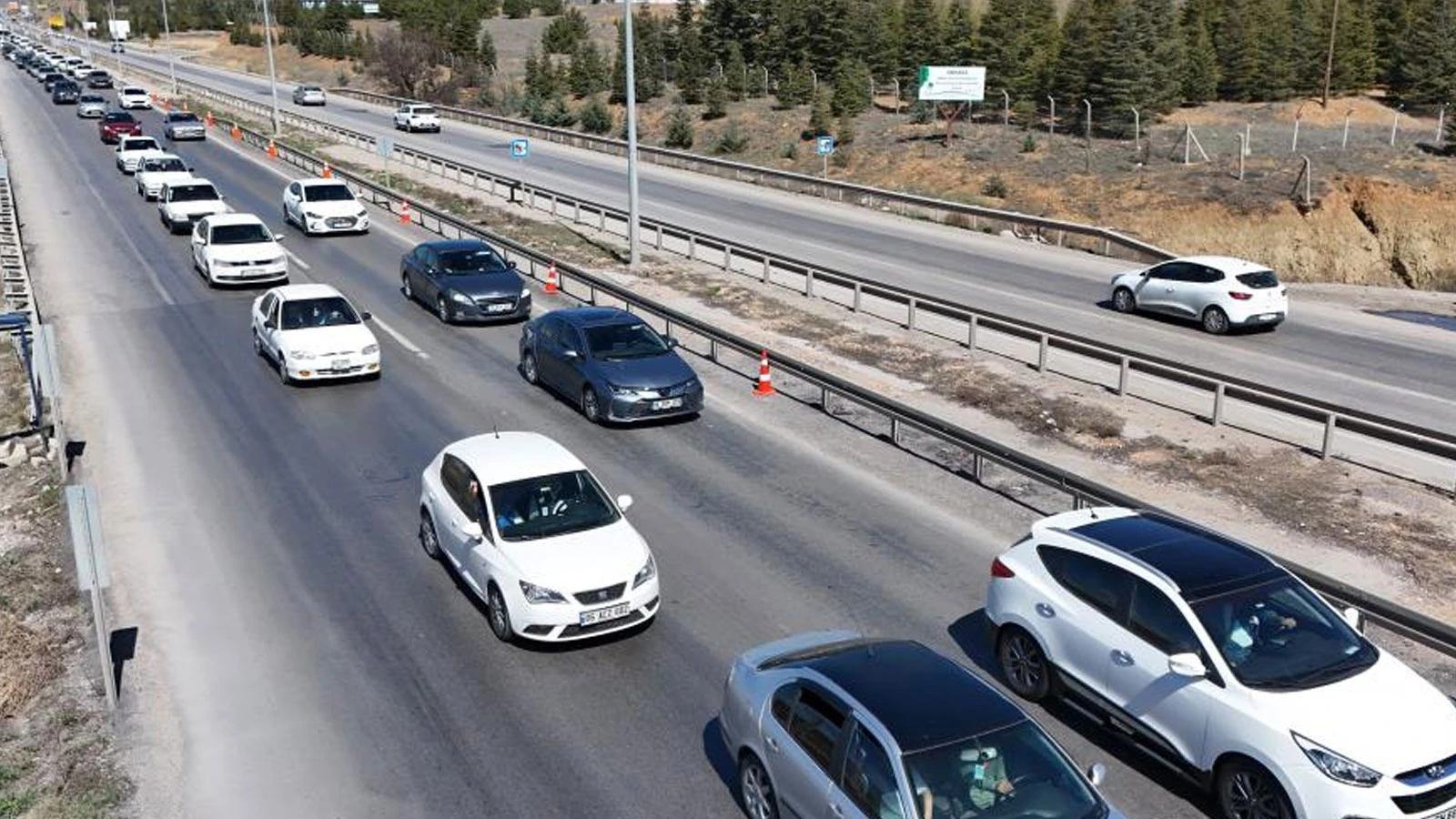 43 ilin geçiş güzergahında bayram günü yoğun trafik!
