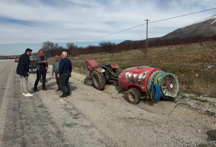Malatya’da traktör devrildi: 2 yaralı
