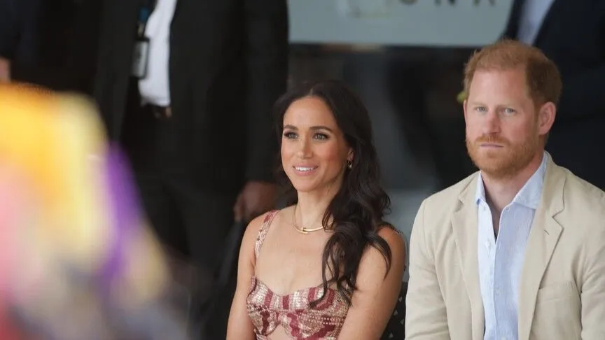 İngiliz basınına göre ABD'de yaşayan Prens Harry ve eşi Meghan Markle İngiltere'ye dönüyor