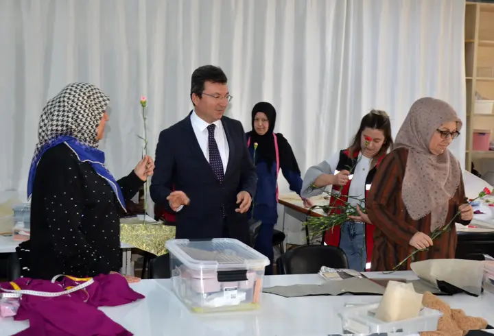 Kaymakam Şahin Kadınlar Günü'nü kutladı