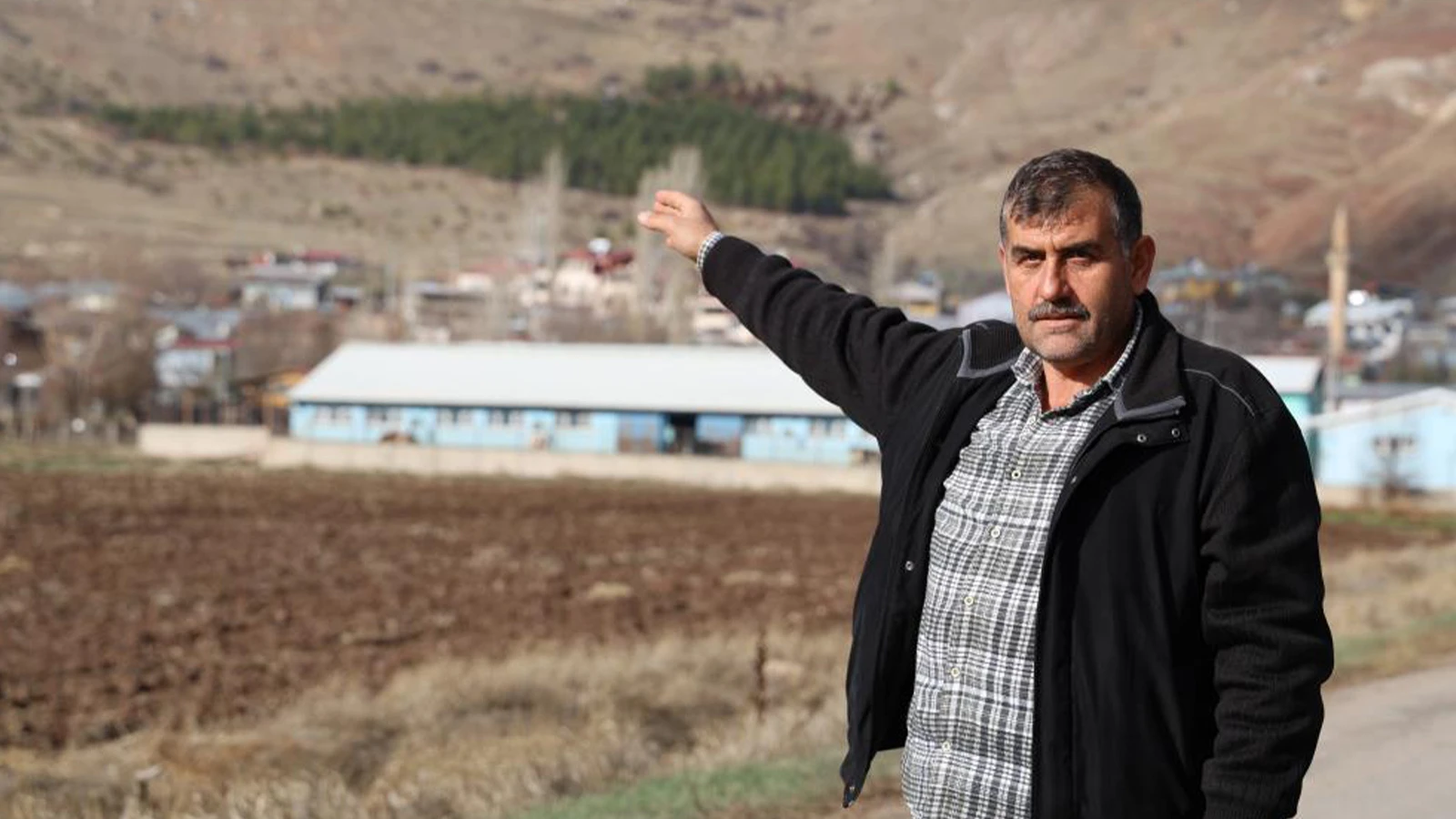 2 arkadaş köyün kaderini değiştirdi! Her birine köylülerin isimlerini verdiler