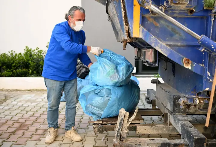 Kuşadası'nda geri dönüştürülebilir atıklar toplandı