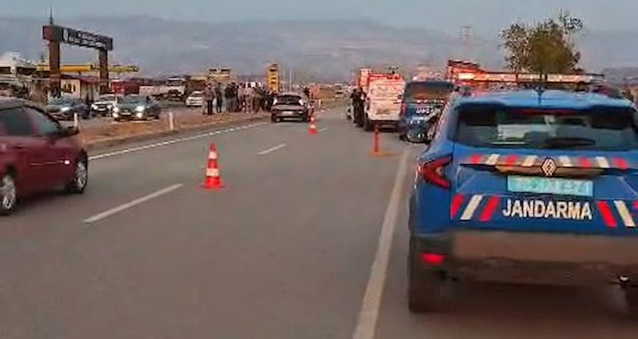 Şırnak'ta Kamyonet İle Motosiklet Çarpıştı: 1 Ölü, 1 Yaralı
