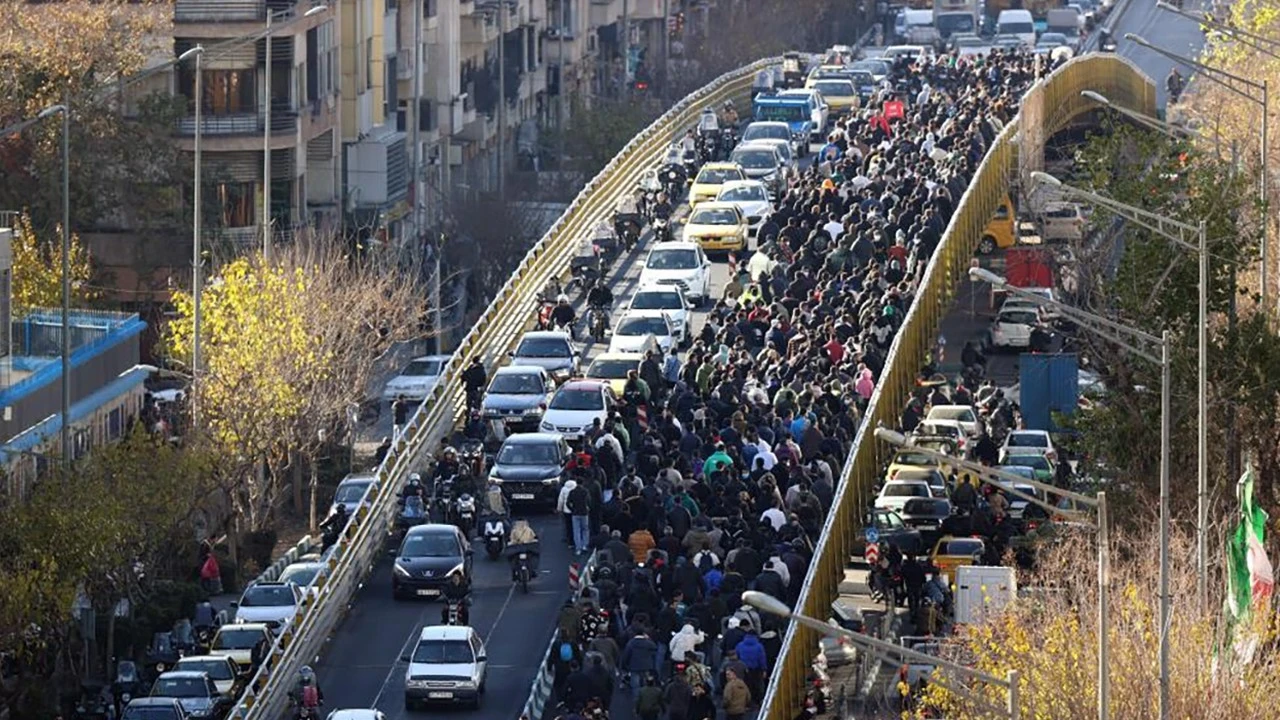 İran’da ülke genelinde internet ve telefonların kesildiği iddia edildi
