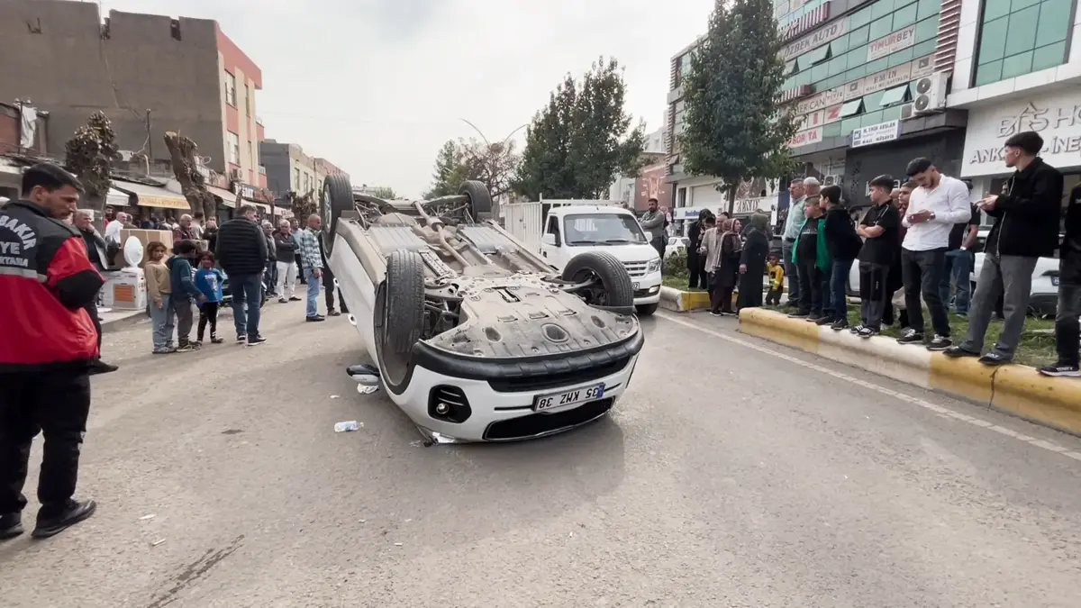 Diyarbakırda Otomobil Takla Attı: Sürücü Yaralandı