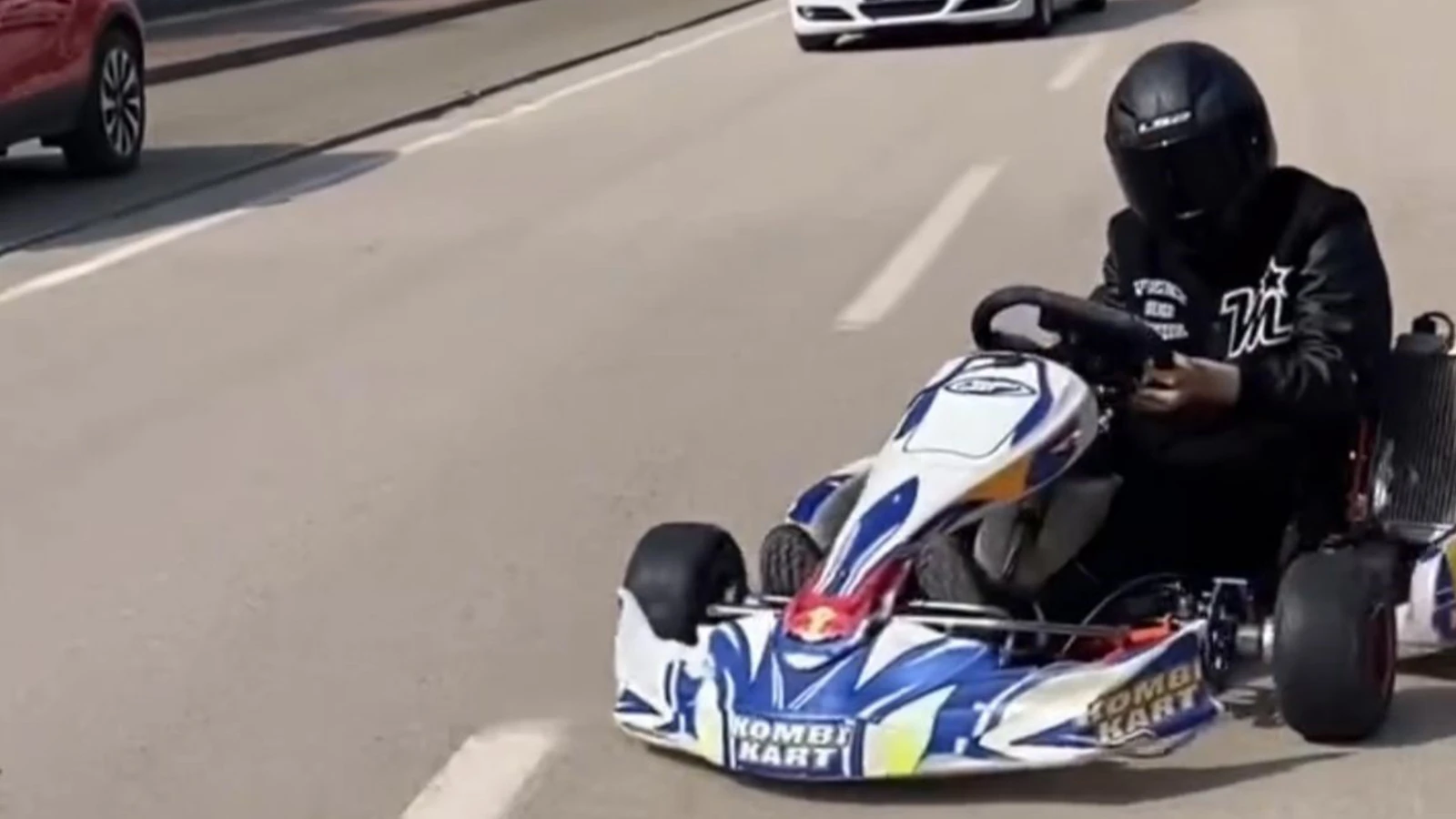 Go kart sürücüsünün ilginç anları: Pisti şaşırıp yolda drift attı