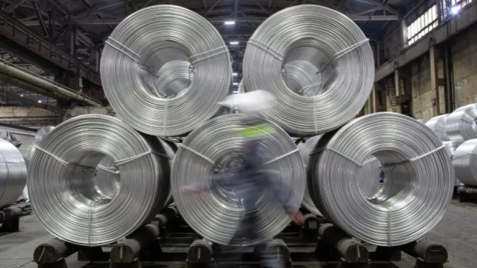 İran basını: Alüminyum ve petrokimya tesisi saldırıya uğradı