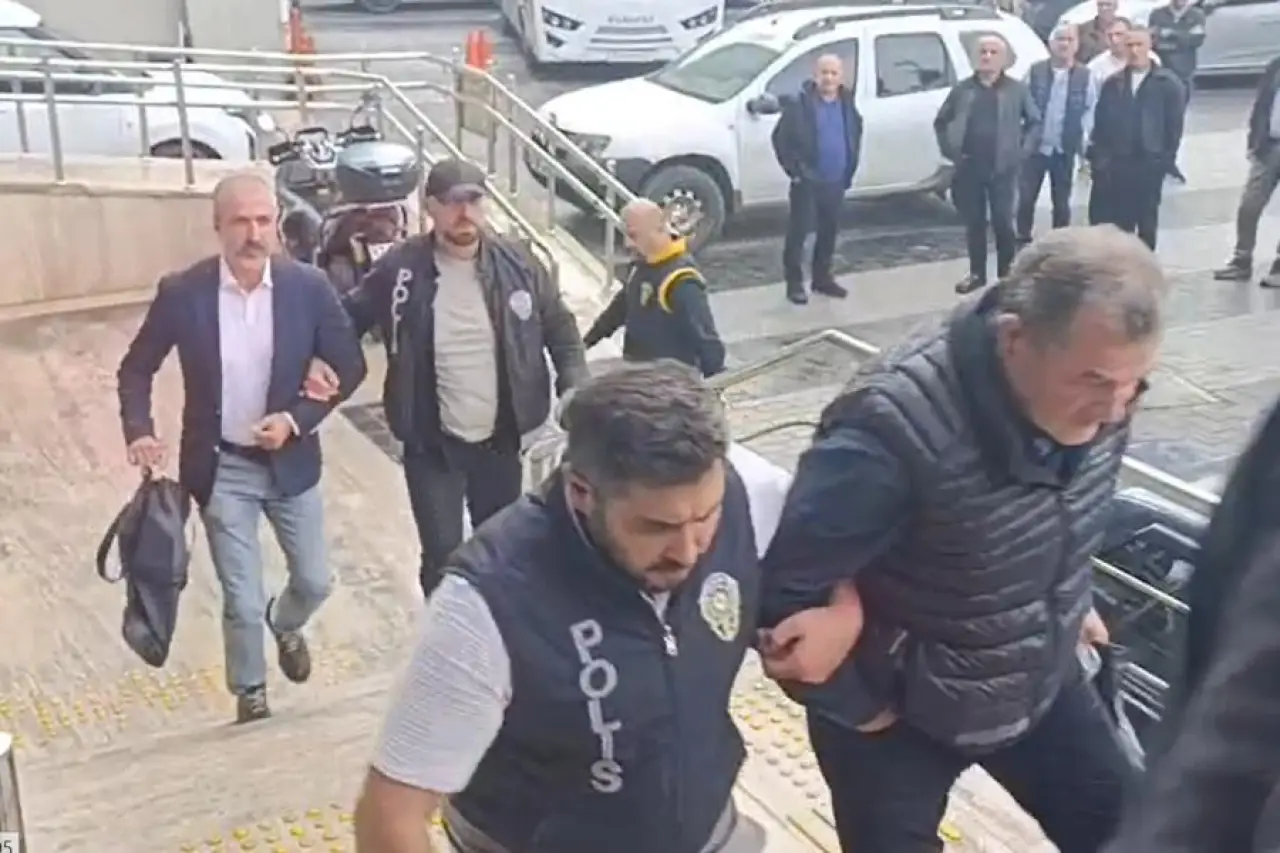 Zonguldak'taki Bina Çökmesi Soruşturmasında 3 Kişi Tutuklandı