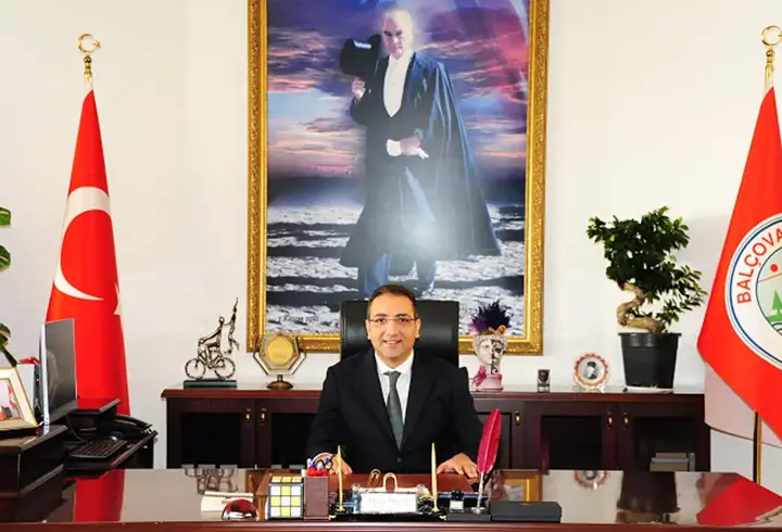 SON DAKİKA! CHP'li Balçova Belediye Başkanı Onur Yiğit görevine iade edildi