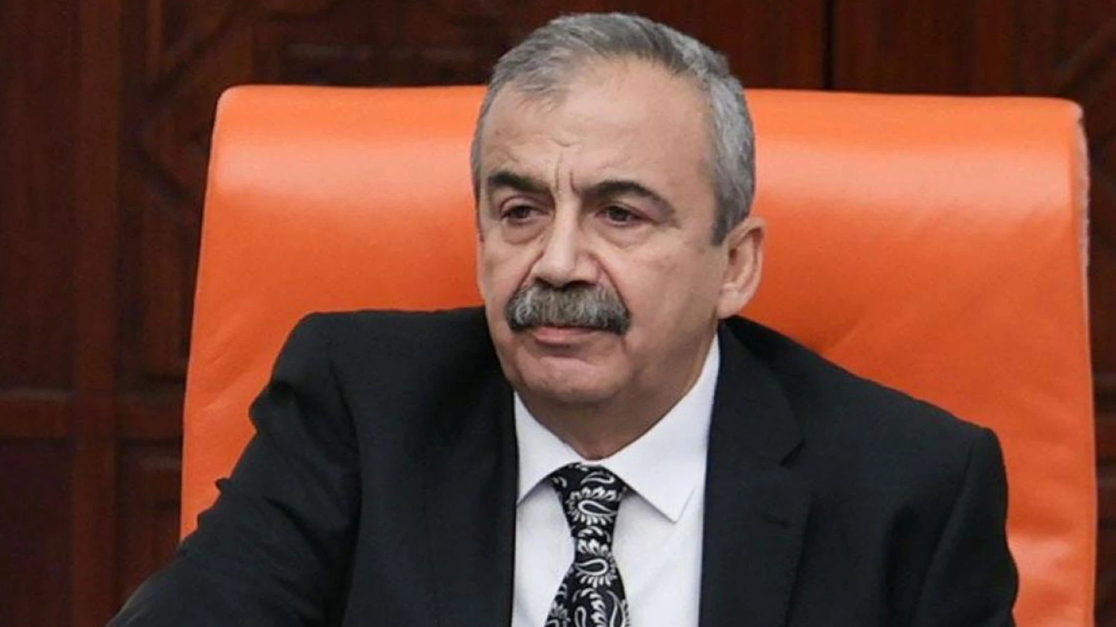 Sırrı Süreyya Önder'in 13. günde yoğun bakımdaki tedavisi sürüyor