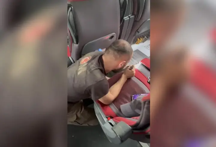 Yolcu otobüsünün koltuk altlarından kaçak ürünler çıktı