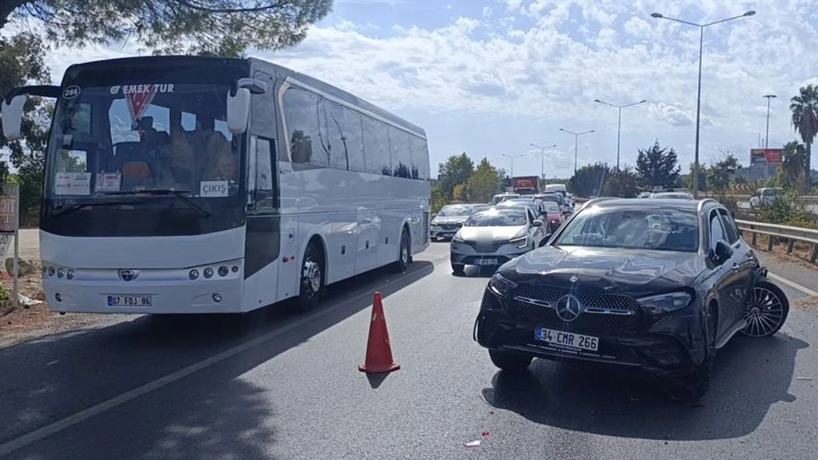 1 kilometrelik mesafede 12 araçlık 4 ayrı zincirleme kaza