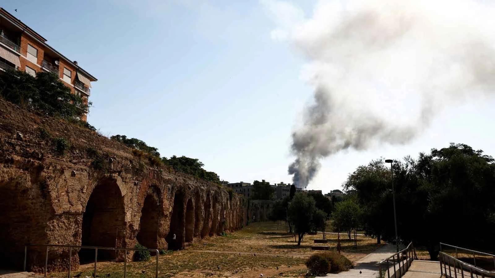 İtalya'nın başkenti Roma'da peş peşe patlamalar: Çok sayıda yaralı var!