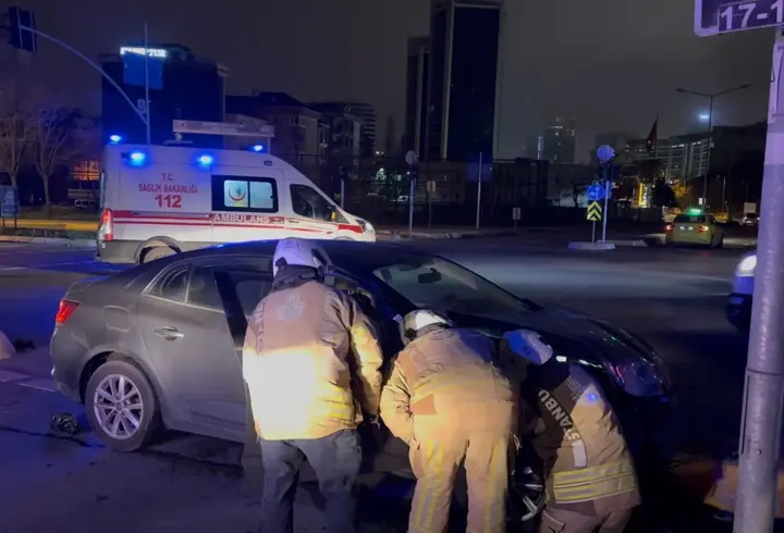 Kartal’da iki otomobil çarpıştı: 4 yaralı