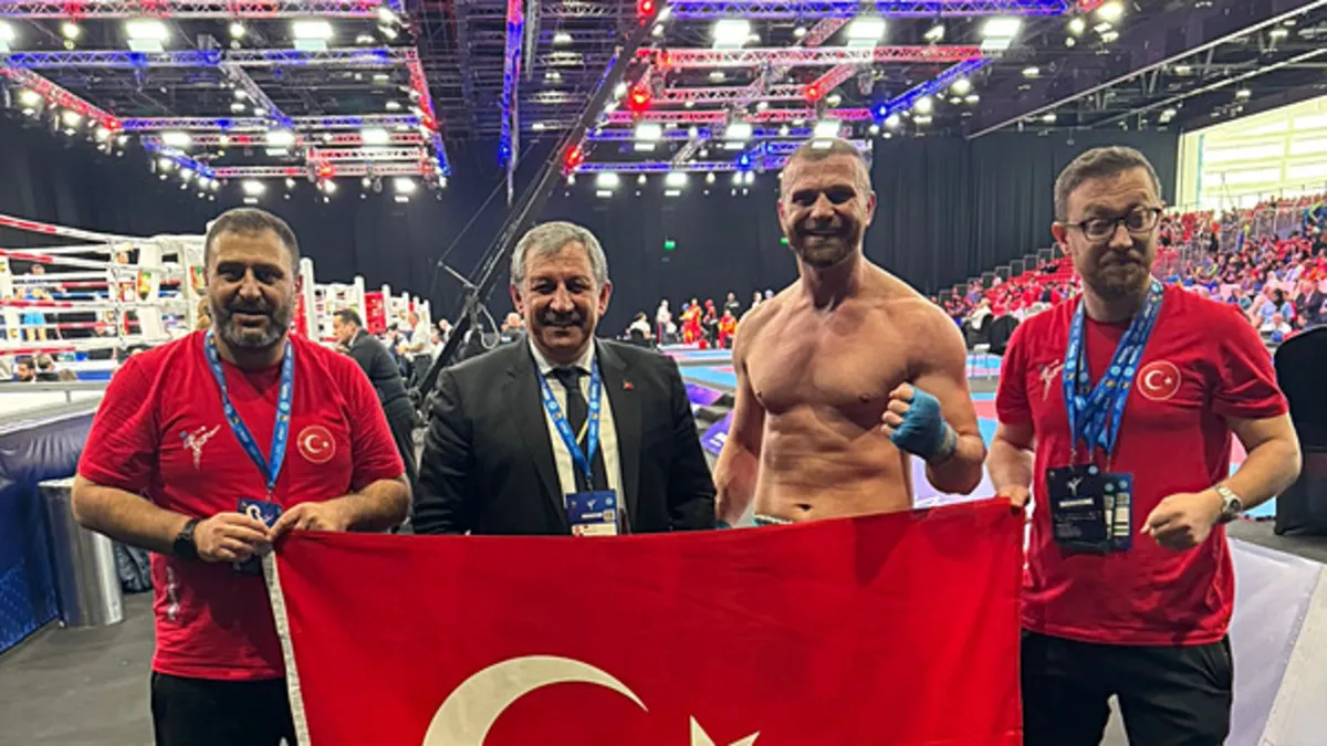 Milli kick boksçu Kadir Yıldırım dünya şampiyonu oldu