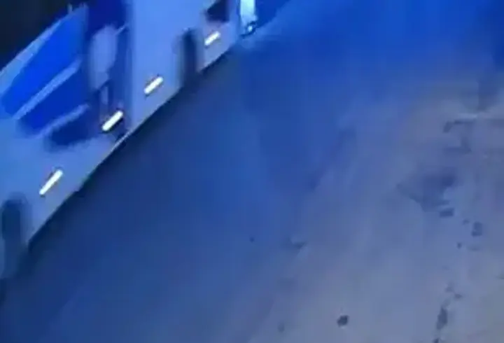 Yolcu otobüsünün çarptığı yayanın öldüğü kaza kamerada