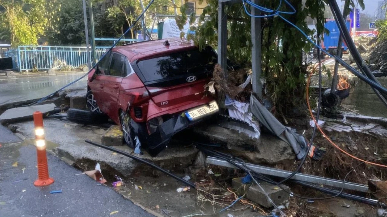 İstanbul'da Selin Ardından Hasar Gün Ağarınca Ortaya Çıktı
