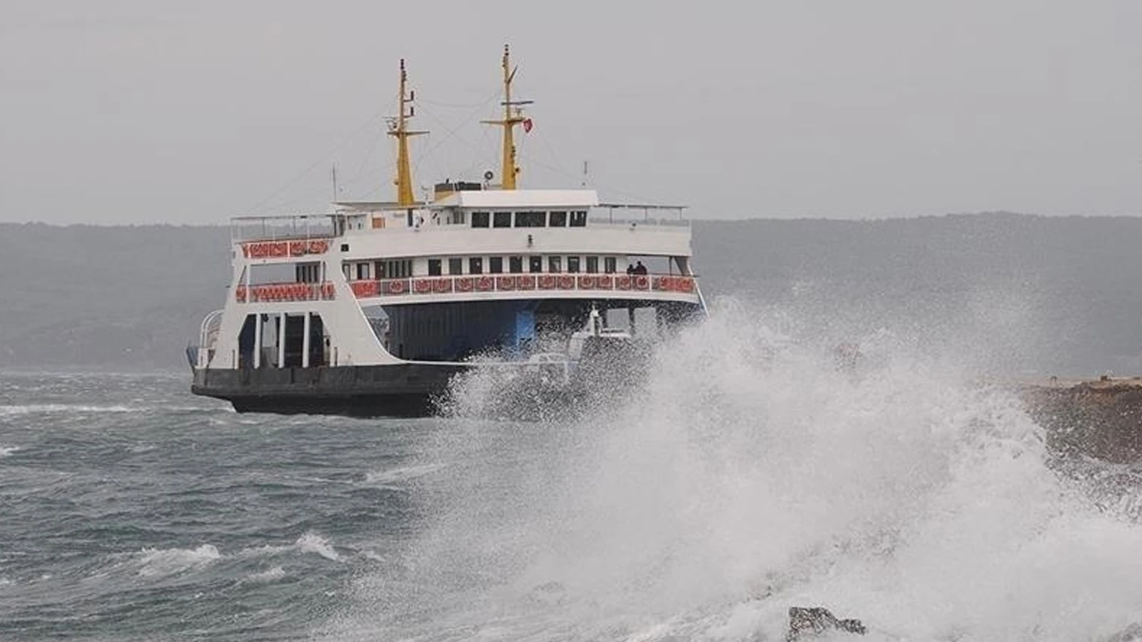 Marmara'da olumsuz hava koşulları seferleri iptal ettirdi