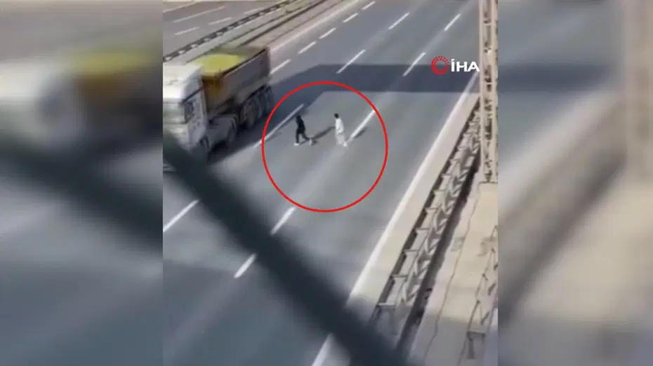 TEM Otoyolu’nda çocukların tehlikeli yolculuğu kamerada