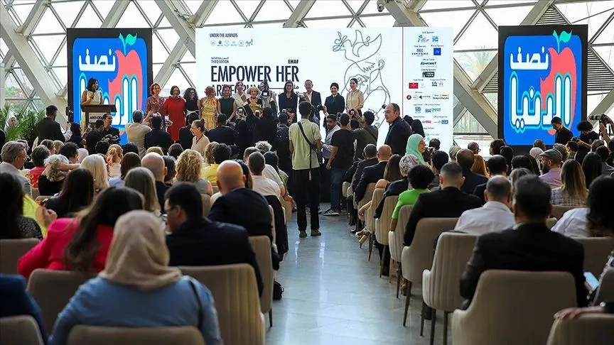 YEE'nin desteklediği "Empower Her Çağdaş Sanat Fuarı" Mısır'da açıldı