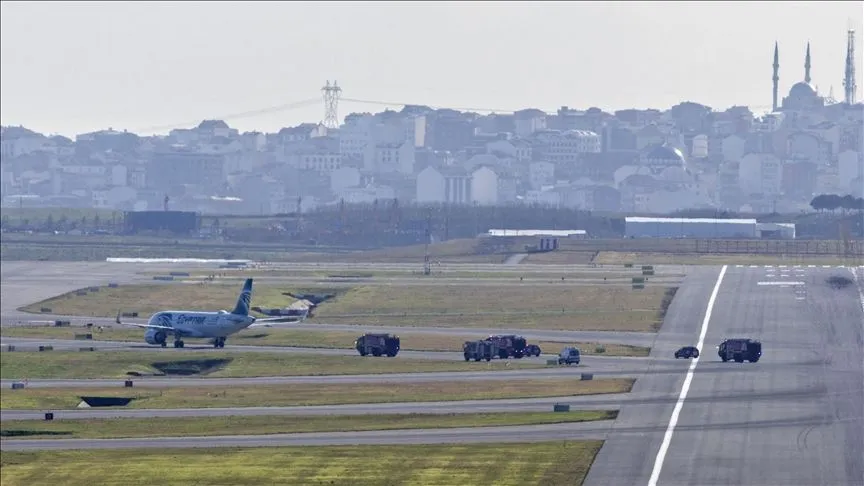 Egyptair yolcu uçağı İstanbul Havalimanı'na acil iniş yaptı