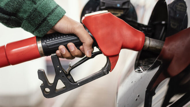 Motorine 7,80 TL, benzine ise 60 kuruş zam yapıldı