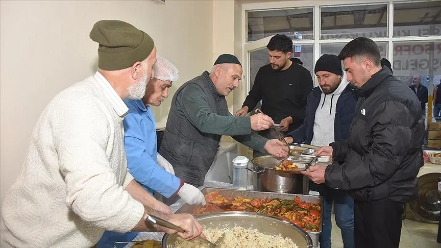 Gümüşhane'de bir köyde 22 yıl önce başlatılan iftar geleneği sürdürülüyor
