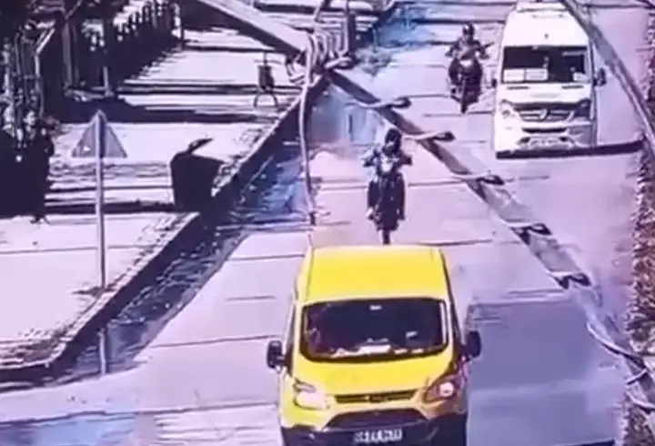 Motosikletinin ön tekerini kaldıran sürücüye ceza