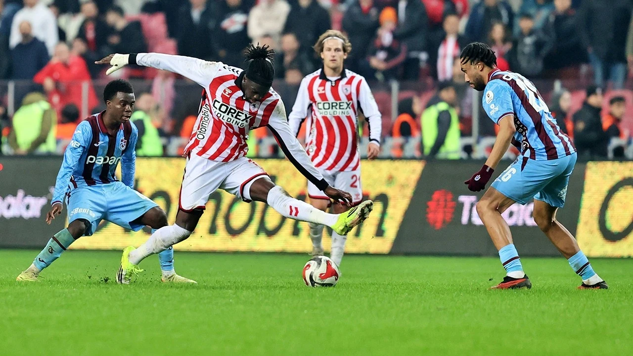 Karadeniz derbisini kazanan takım Trabzonspor oldu