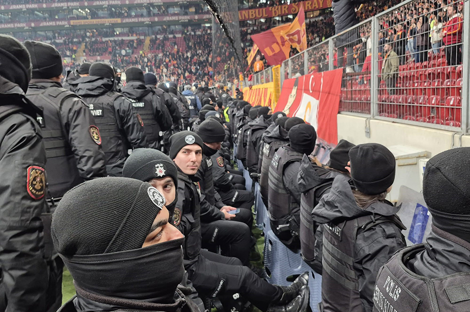 Fenerbahçe - Galatasaray maçı için güvenlik alarmı: 30 bin polis görev başında