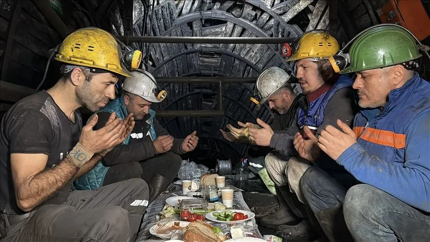Zonguldak'ta maden işçileri ilk sahurlarını yerin altında yaptı