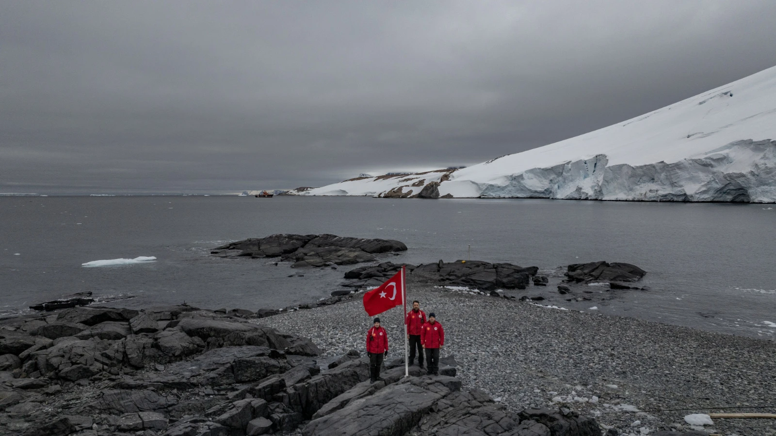 Türk Haritacılar Antarktika'da Piri Reis'in izinde