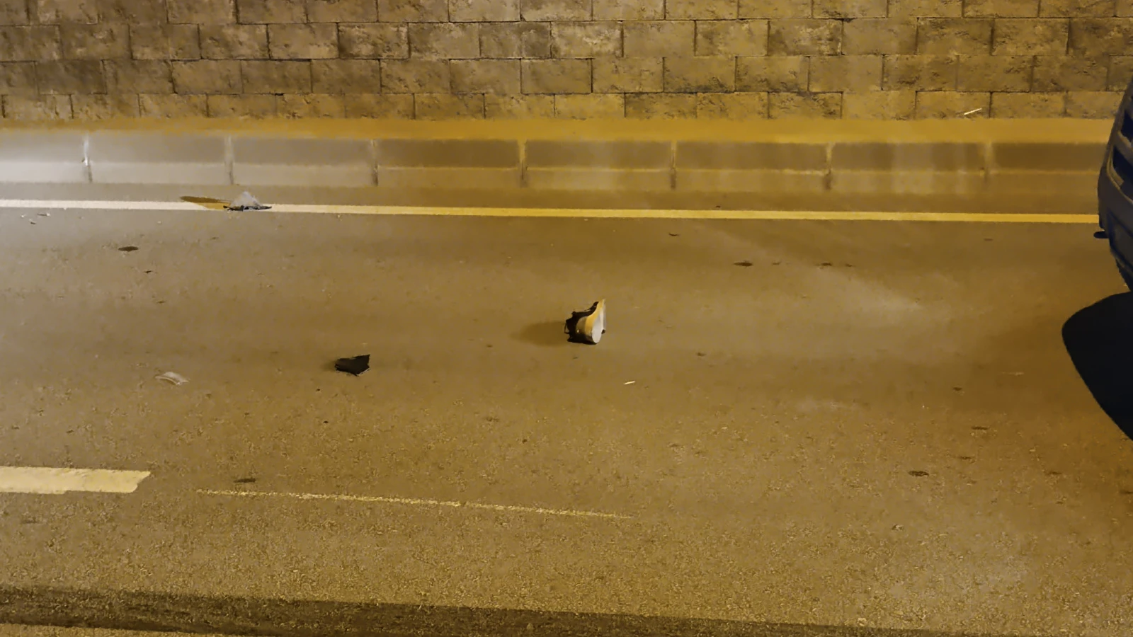Bursa'da yolun karşısına geçmek isteyen iki kişiye araç çarptı
