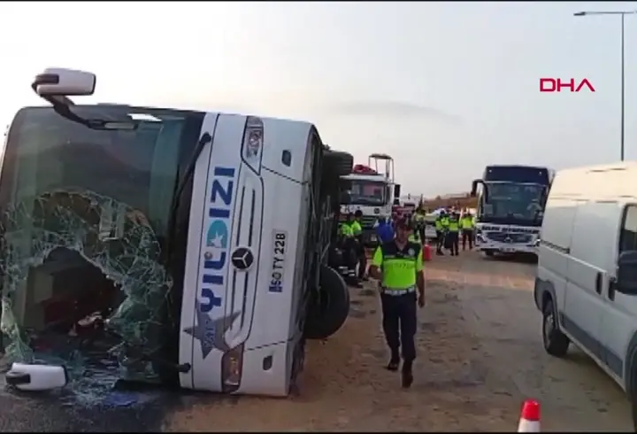 SON DAKİKA... Kuzey Marmara Otoyolu'nda yolcu otobüsü devrildi: 3 ölü, 20 yaralı!