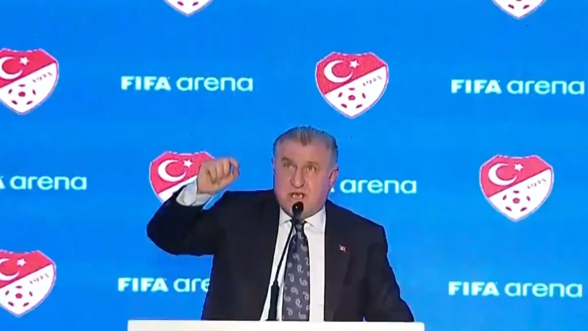 Osman Aşkın Bak: Kırmızı, Beyaz, En Büyük Türkiye!