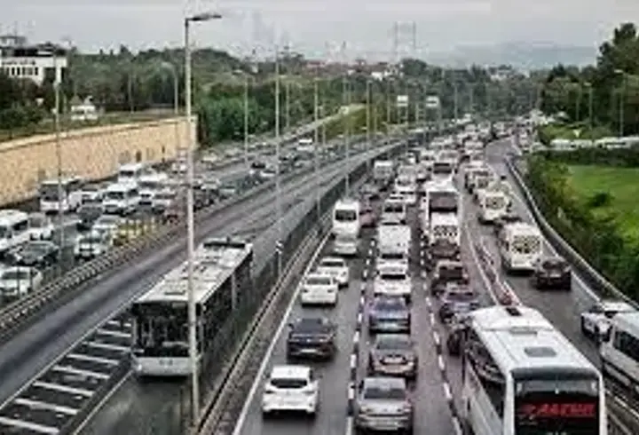 Megakent'te ilk iş günü trafik yoğunluğu yüzde 72'ye çıktı