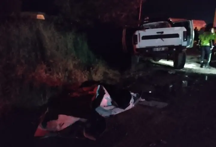 Kamyonet ile TIR çarpıştı: 3 yaralı