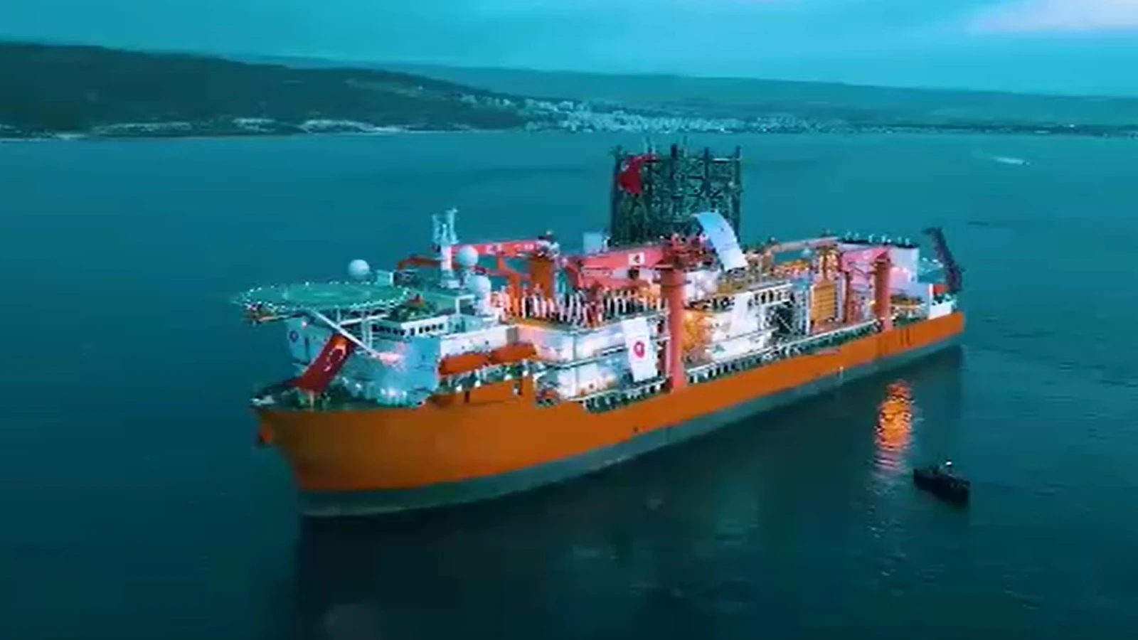 Bakan Bayraktar: Enerji filomuzun 6'ncı gemisi Türkiye'de