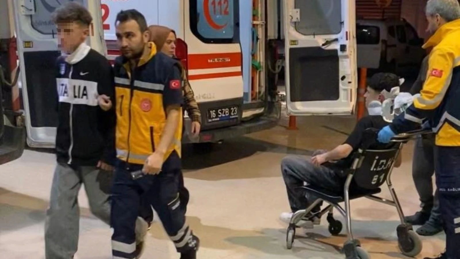 Bursa'da yan bakma kavgasında iki kişi silah kabzasıyla darbedildi