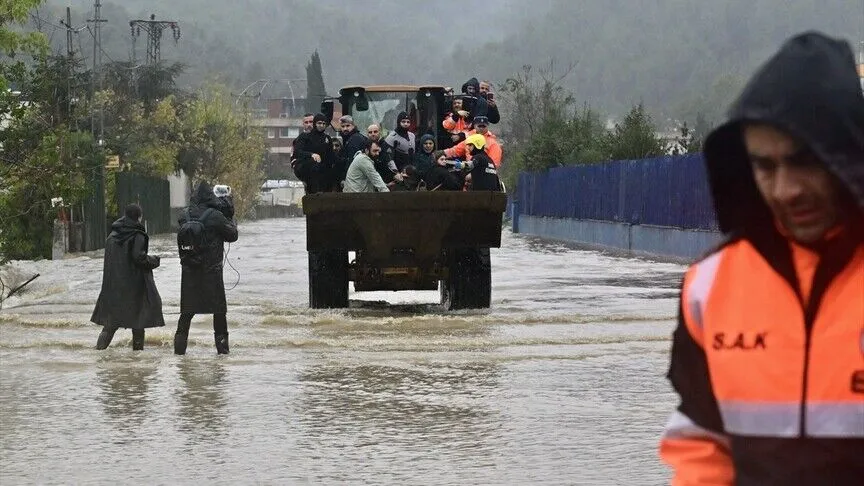 İstanbul'da Şiddetli Yağışın Olumsuz Etkileri Sürüyor