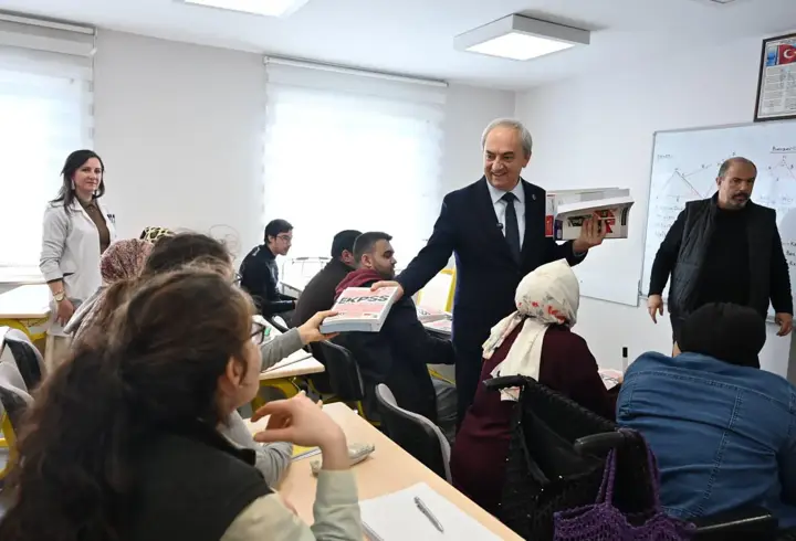 Başkan Kocagöz EKPSS kursunu ziyaret etti