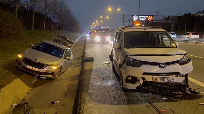 Başakşehir'de zincirleme trafik kazasında 5 kişi yaralandı