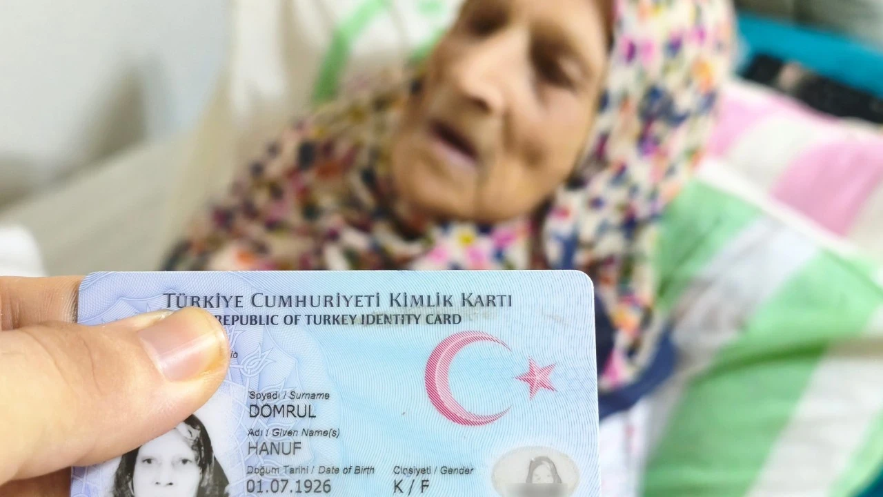 100 yaşındaki kadın torununun torununu görerek 171 kişilik aileye sahip oldu
